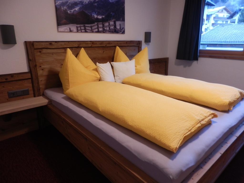 Apartamento Haus Alpenflora Flirsch Exterior foto