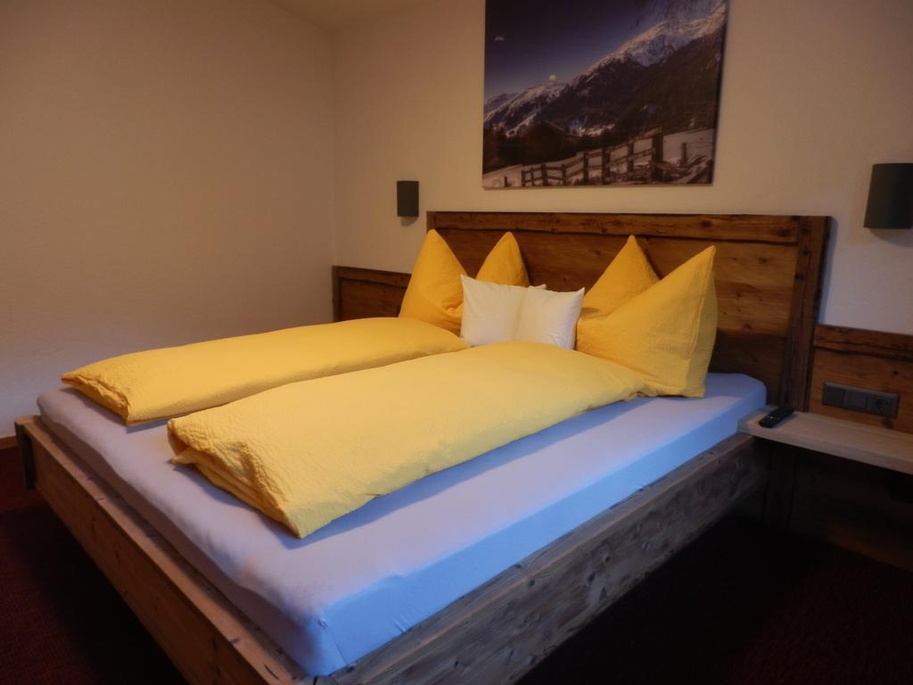 Apartamento Haus Alpenflora Flirsch Exterior foto